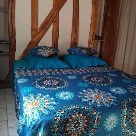 Chambre D'Hotes Des P'Tits Bonheurs Dosches Eksteriør billede